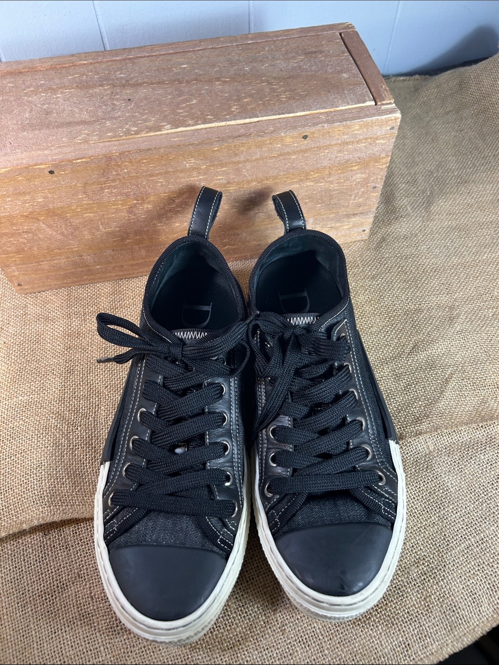 Dior B23 Black Low-Top Canvas Sneakers with White Sole - Picture 3 of 16